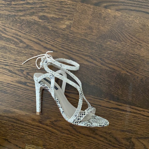 Zara size 36 strap heels with tie in back - Picture 2 of 4